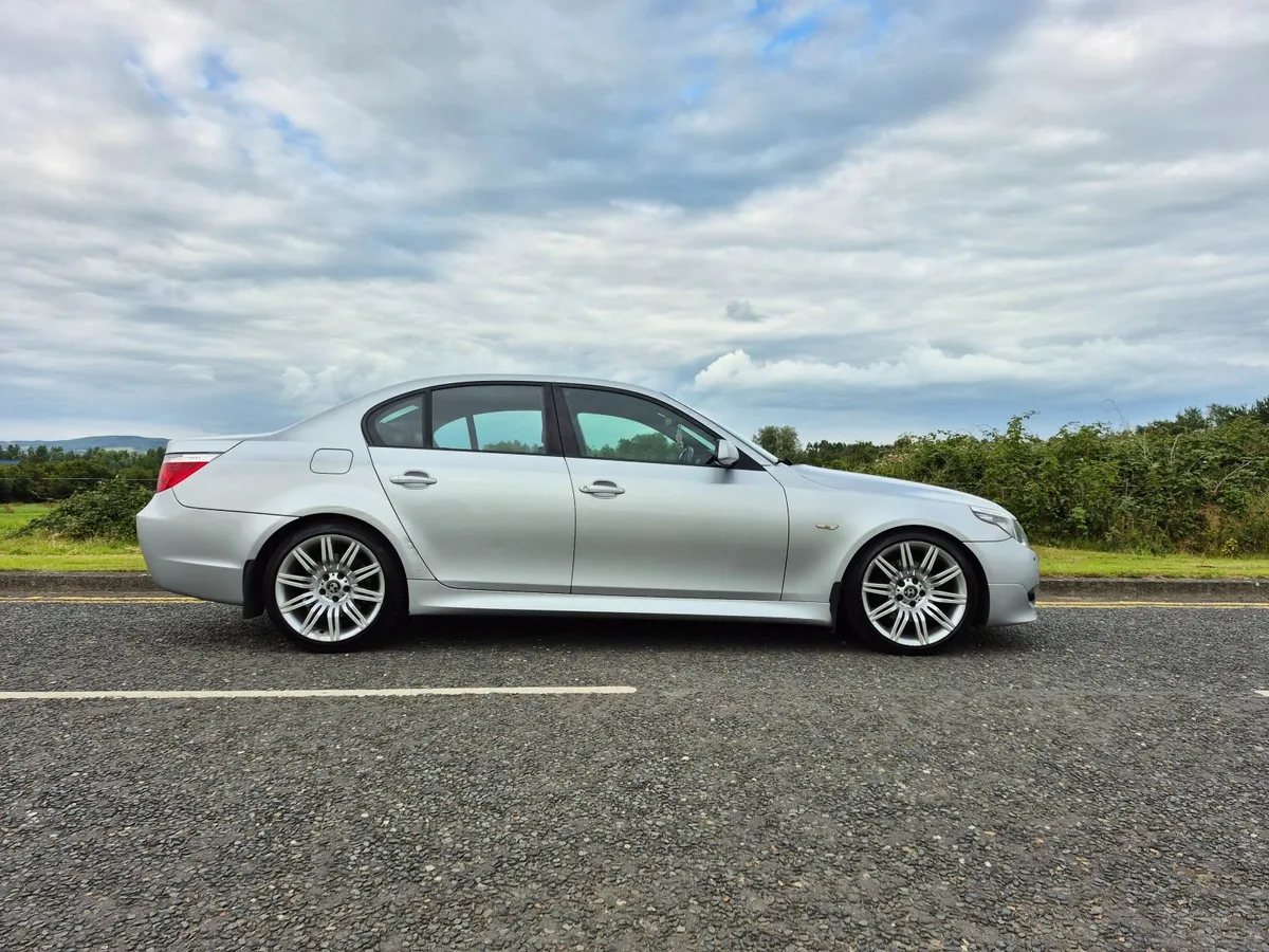 BMW 5-Series 2008 - Image 2