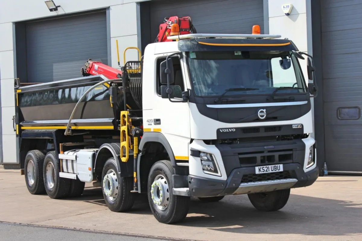 2021 VOLVO FMX 8X4 TIPPER GRAB - Image 1