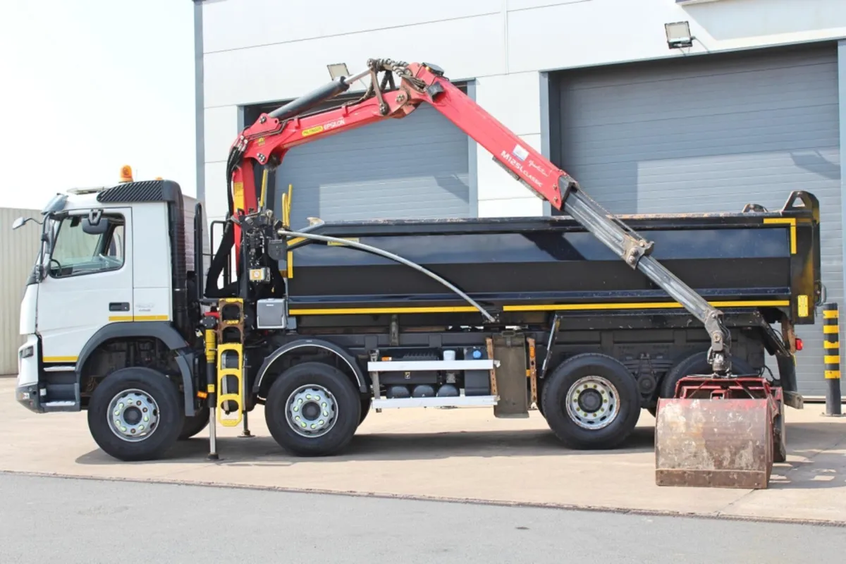 2021 VOLVO FMX 8X4 TIPPER GRAB - Image 4