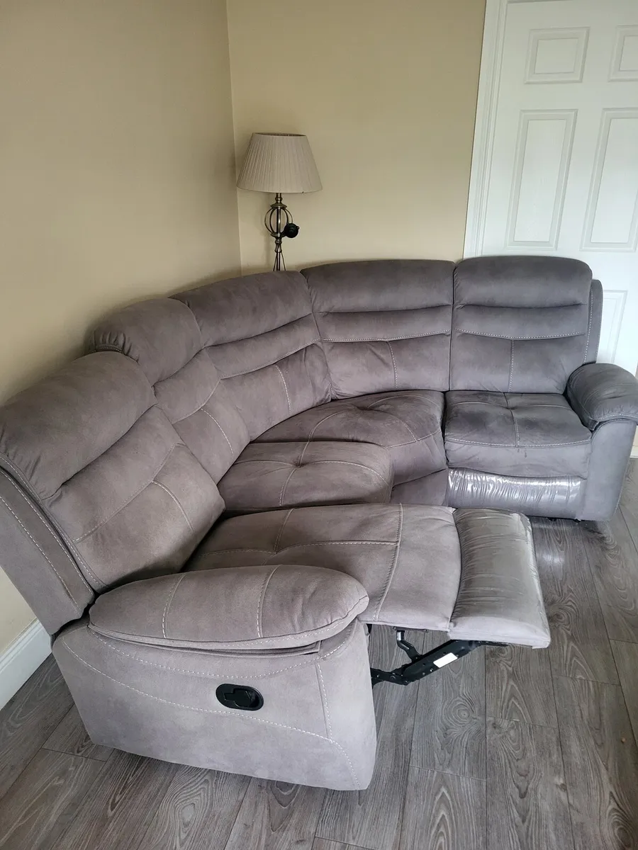 Sofa - 4 piece Corner and single recliner