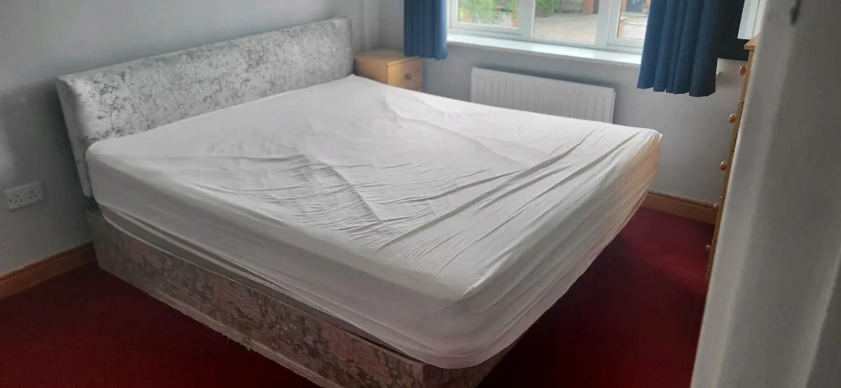 Queen size mattress in excellent condition. 6x6ft - Image 1
