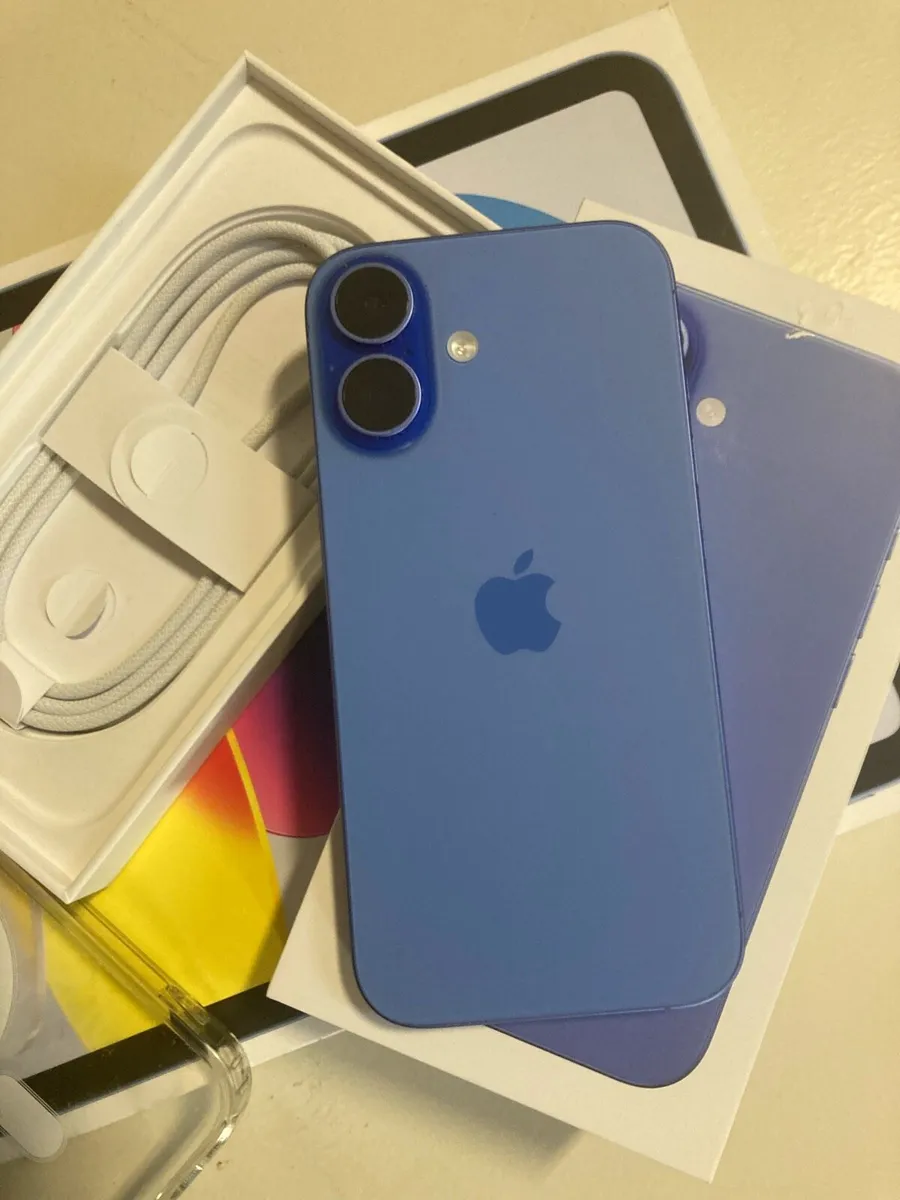 iPhone 16 - Image 1