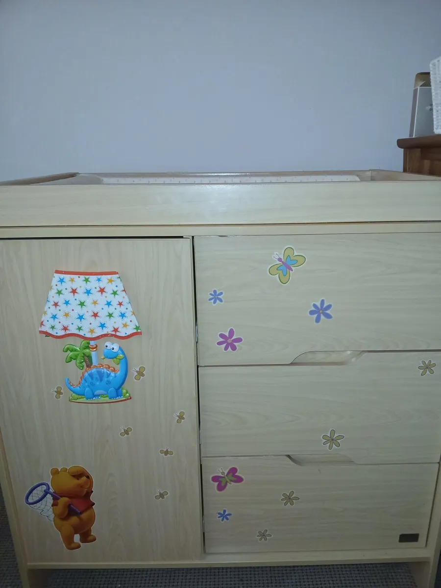 Baby changing table - Image 1