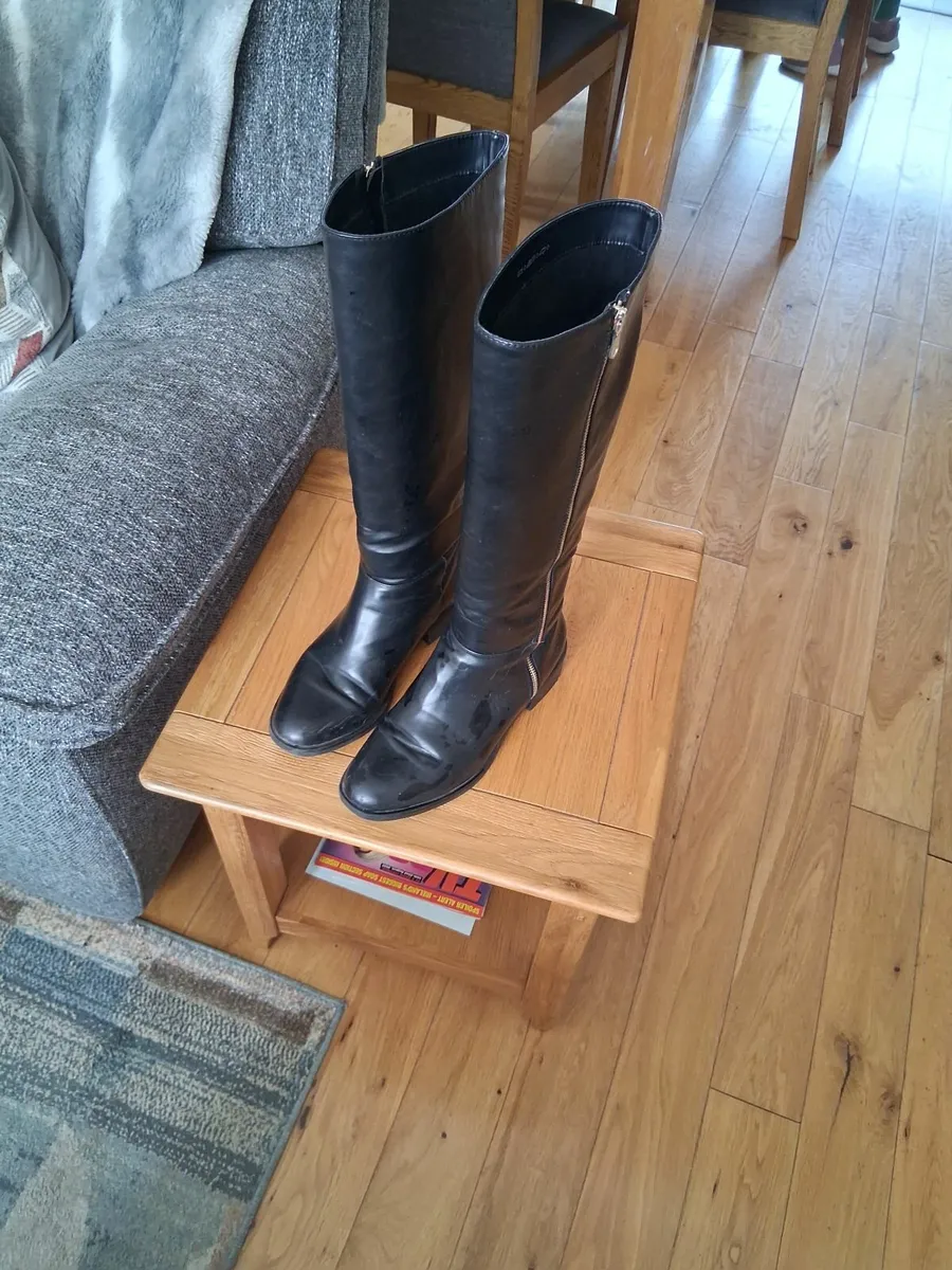 Boots - Image 2