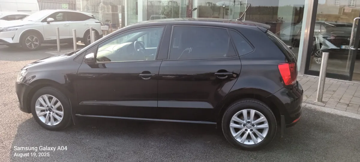 Volkswagen Polo 2015 - Image 2
