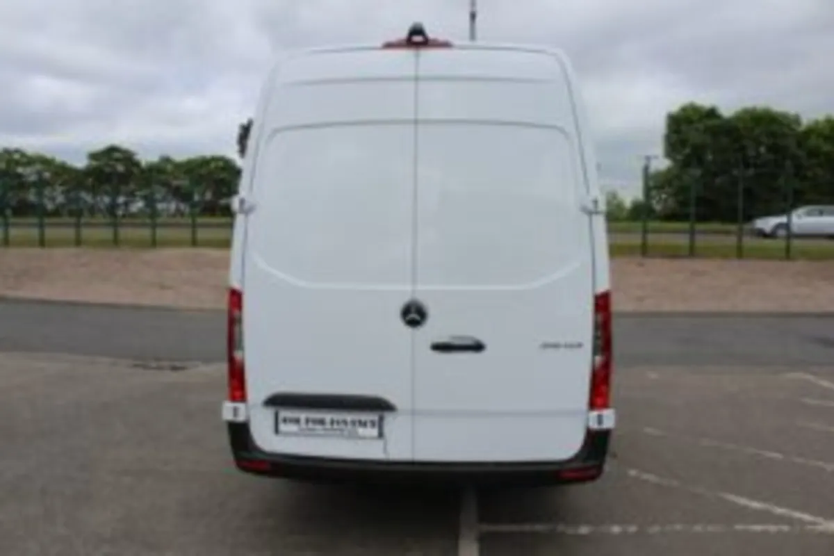 2023 Mercedes-Benz Sprinter 315 L3H2 - Image 3