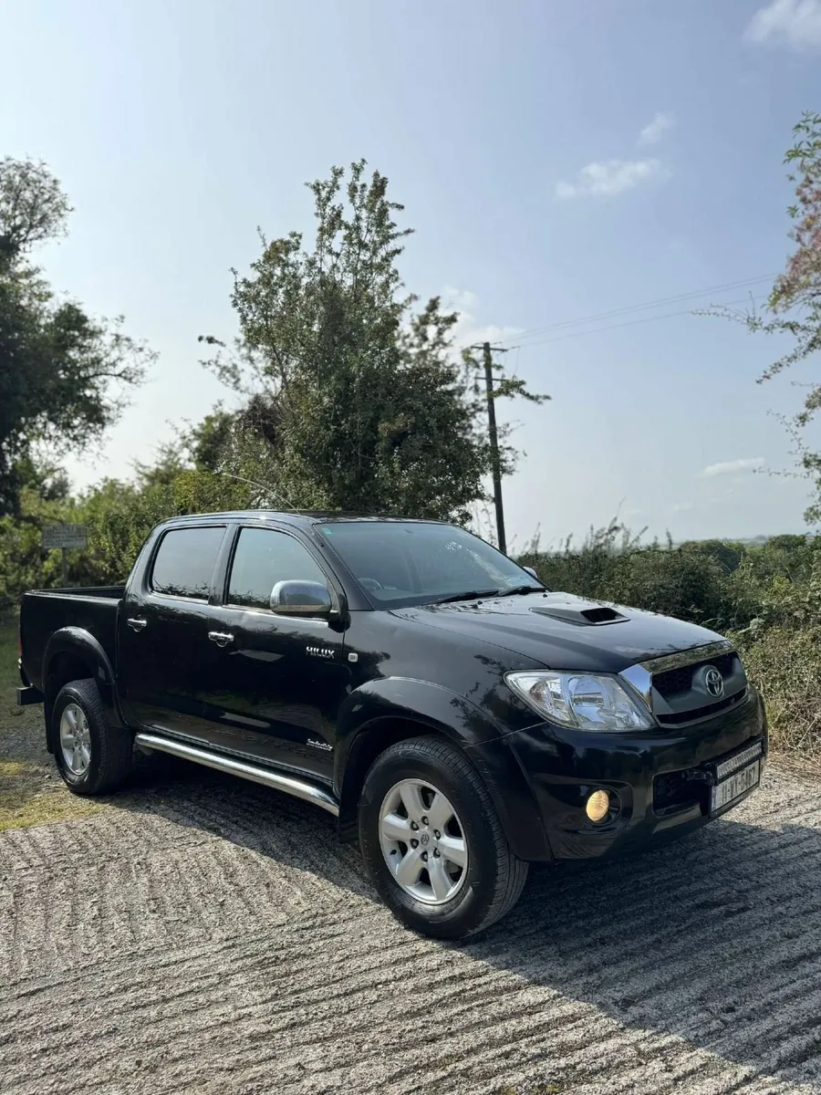 2011 toyota hilux - Image 1
