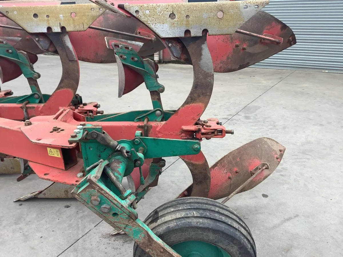 Kverneland Reversible Plough - Image 2