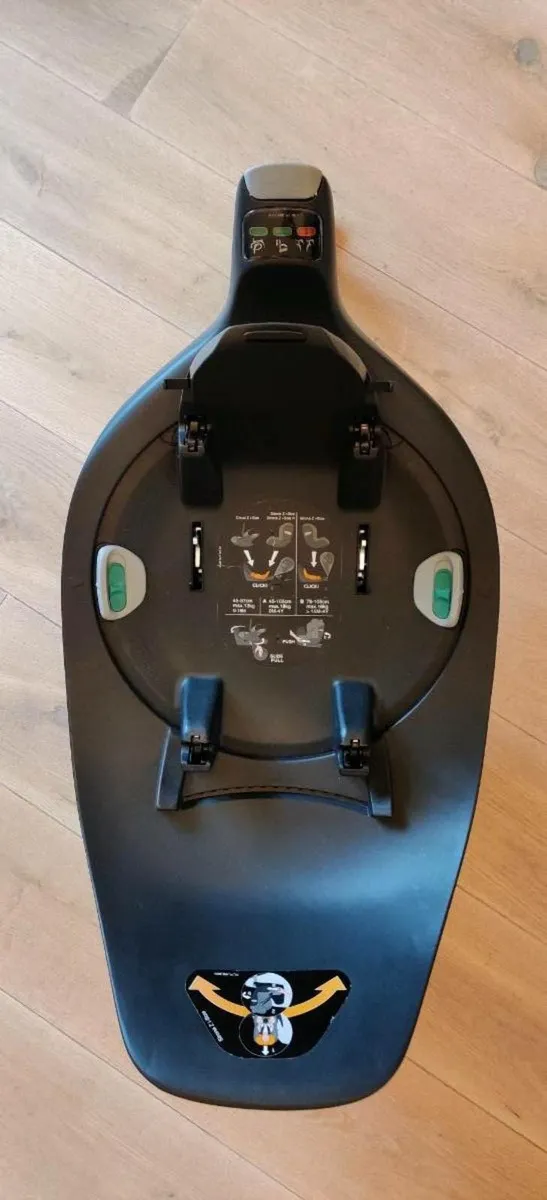 Cybex Cloud Z i-Size Car Seat and Iso Fix Base - Image 2