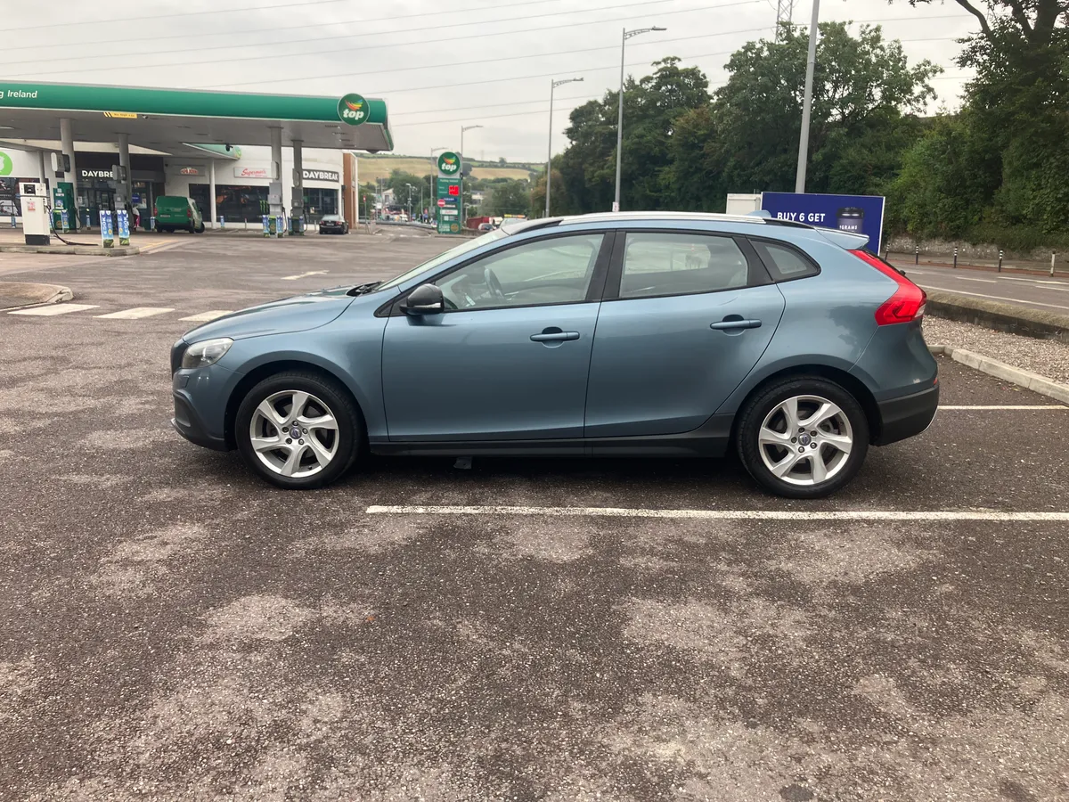 2014 VOLVO V40 1.6 DIESEL CROSS COUNTRY AUTO - Image 2