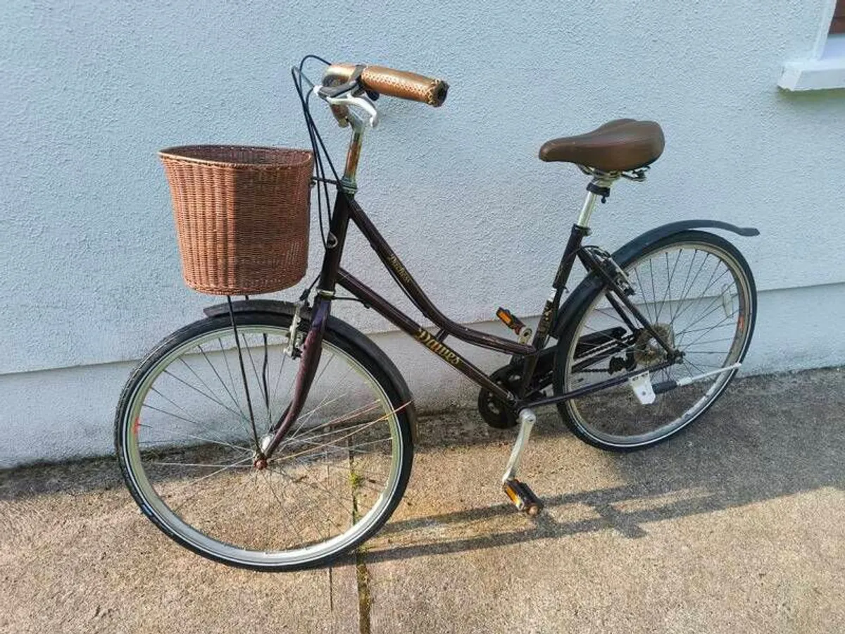 Ladies bike (Dawes) new tyres - Image 1