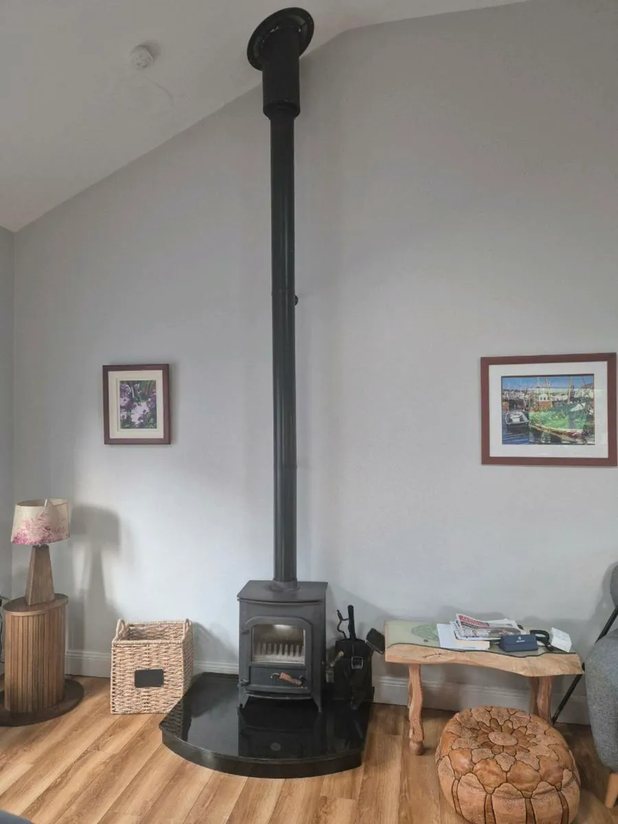 Inis AIRC 6kW Cast Iron Stove + Full Flue Kit - Image 1