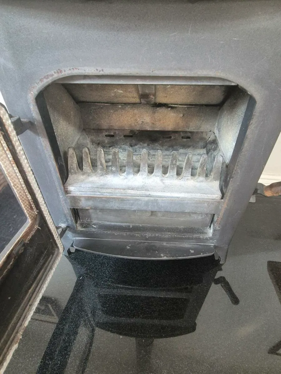 Inis AIRC 6kW Cast Iron Stove + Full Flue Kit - Image 3