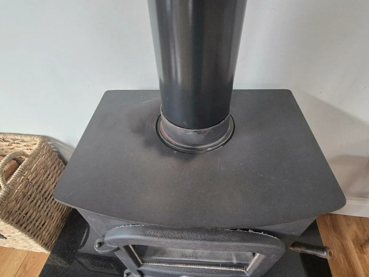Inis AIRC 6kW Cast Iron Stove + Full Flue Kit - Image 4