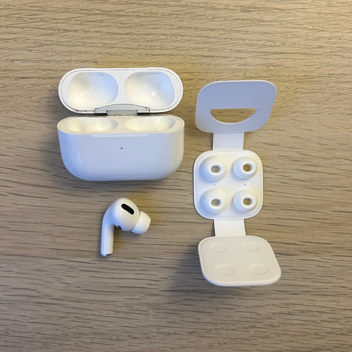 AirPods 1st gen: Left Earbud + Eartips + Case