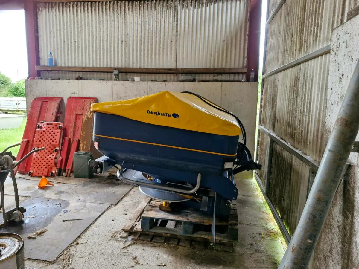 Fertilizer  spreader - Image 3