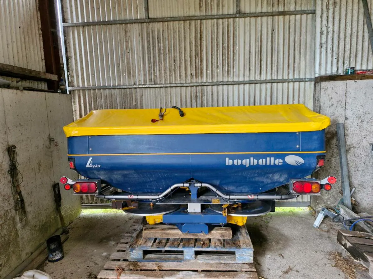Fertilizer  spreader - Image 4