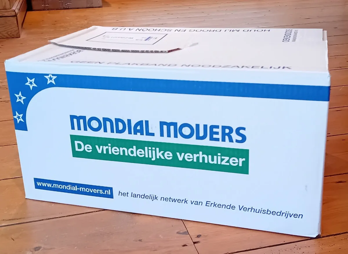 Sturdy cardboard book boxes Mondial Movers