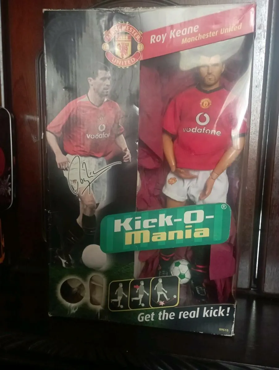 3MANCHESTER UNITED KICK-O-MANIA FIGURES @.€50 EACH - Image 1