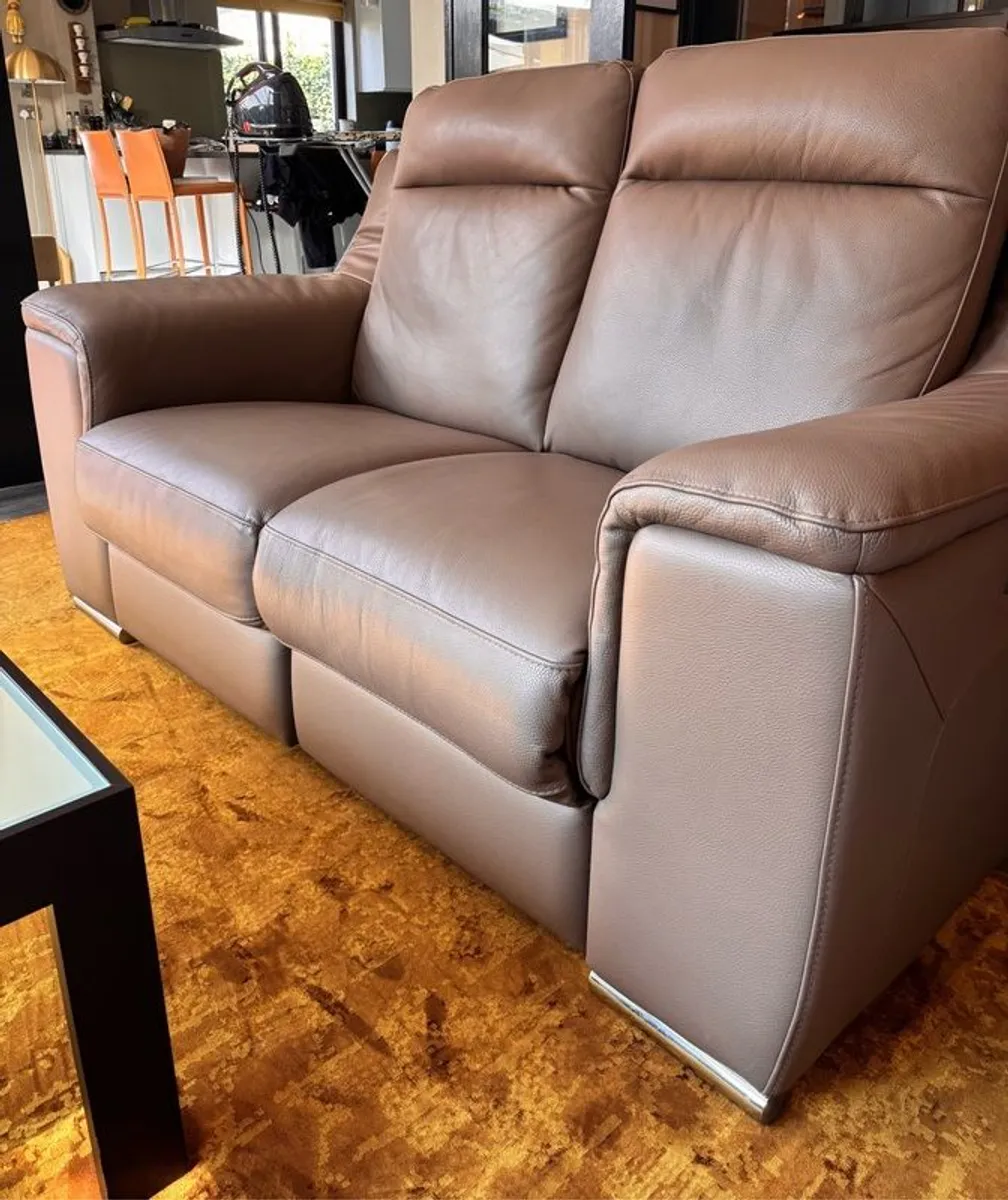 Italian leather two seater (recliner) - Image 3