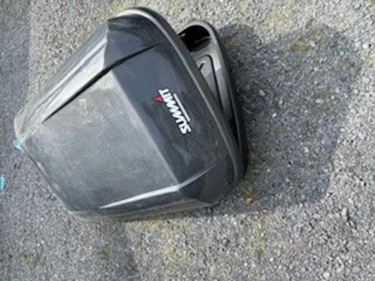 Car Roof Box and Roof bars - Image 3