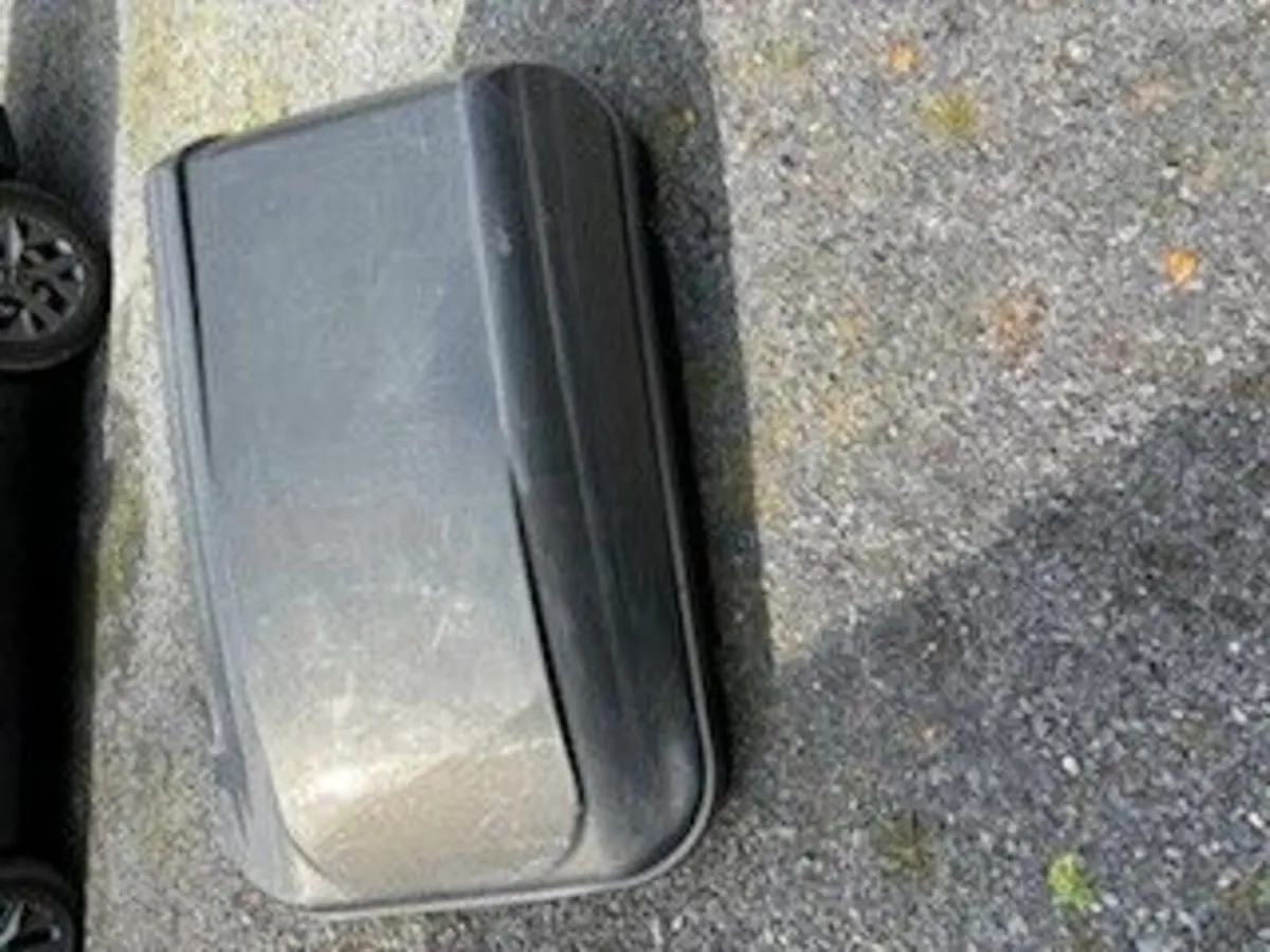 Car Roof Box and Roof bars - Image 4
