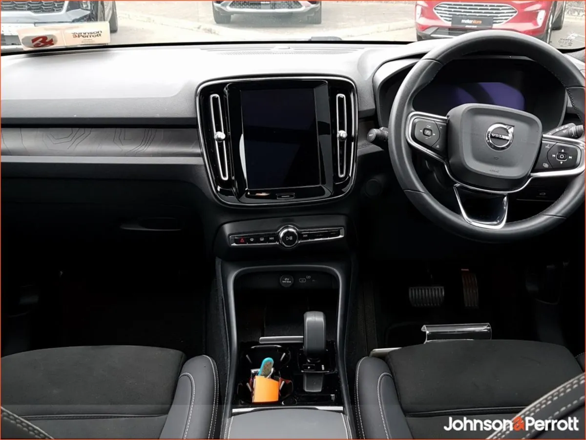 Volvo XC40 231hp Ultimate 69 kWh Battery (adaptiv - Image 3