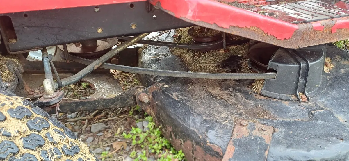 Ride on lawn mower not running - Image 4