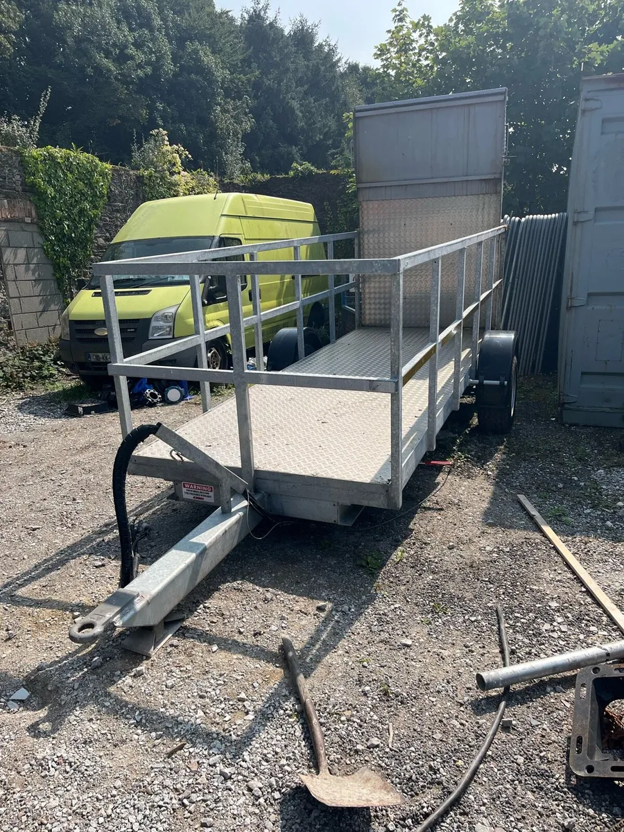 Trailer - Image 1