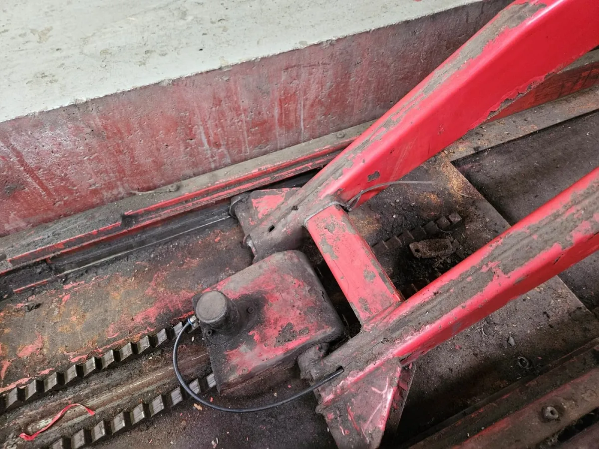 4500KG Scissors Platform Lift - Image 4