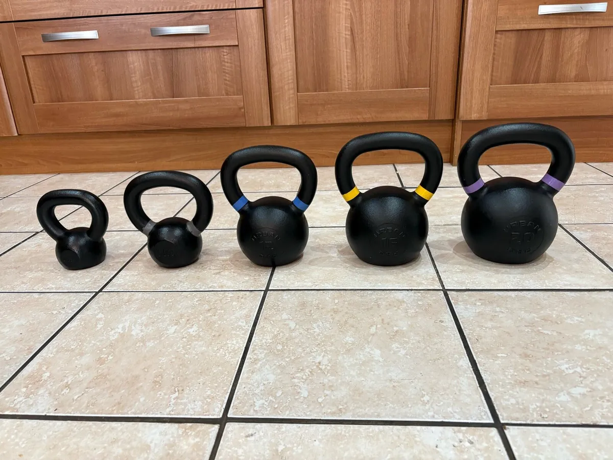 CHEAP SET OF METAL KETTLEBELLS X 5 - Image 1