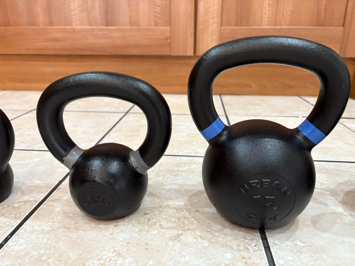CHEAP SET OF METAL KETTLEBELLS X 5 - Image 3