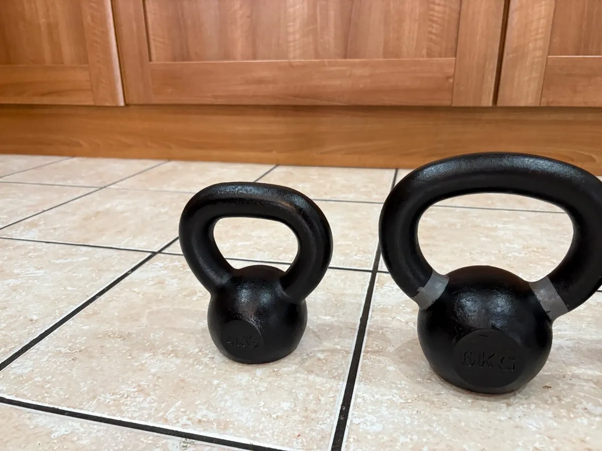 CHEAP SET OF METAL KETTLEBELLS X 5 - Image 4