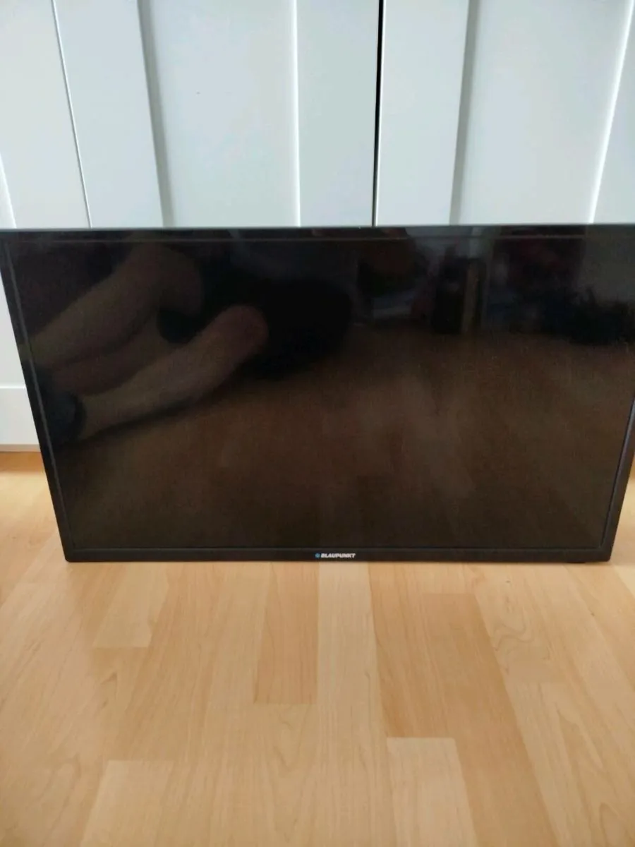 32 inch LED TV hardly - Image 1