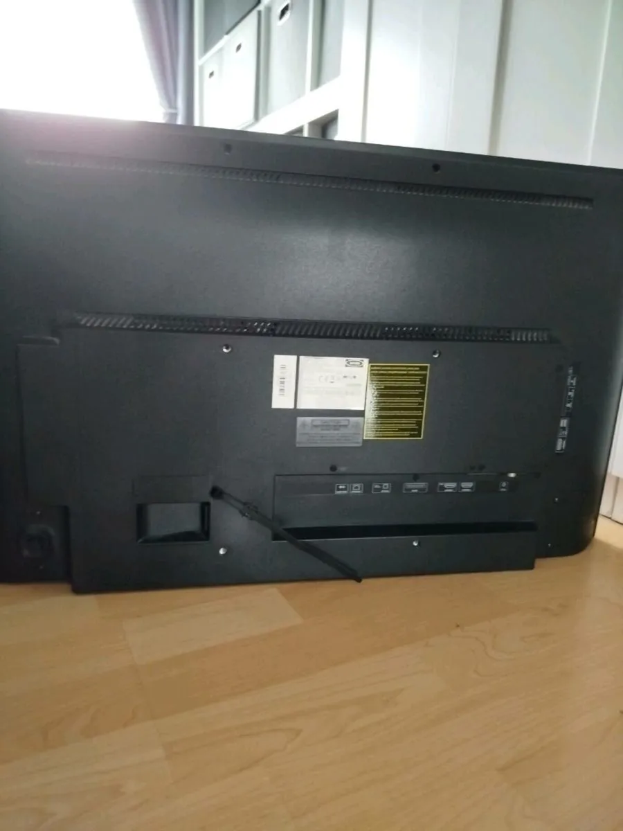 32 inch LED TV hardly - Image 3