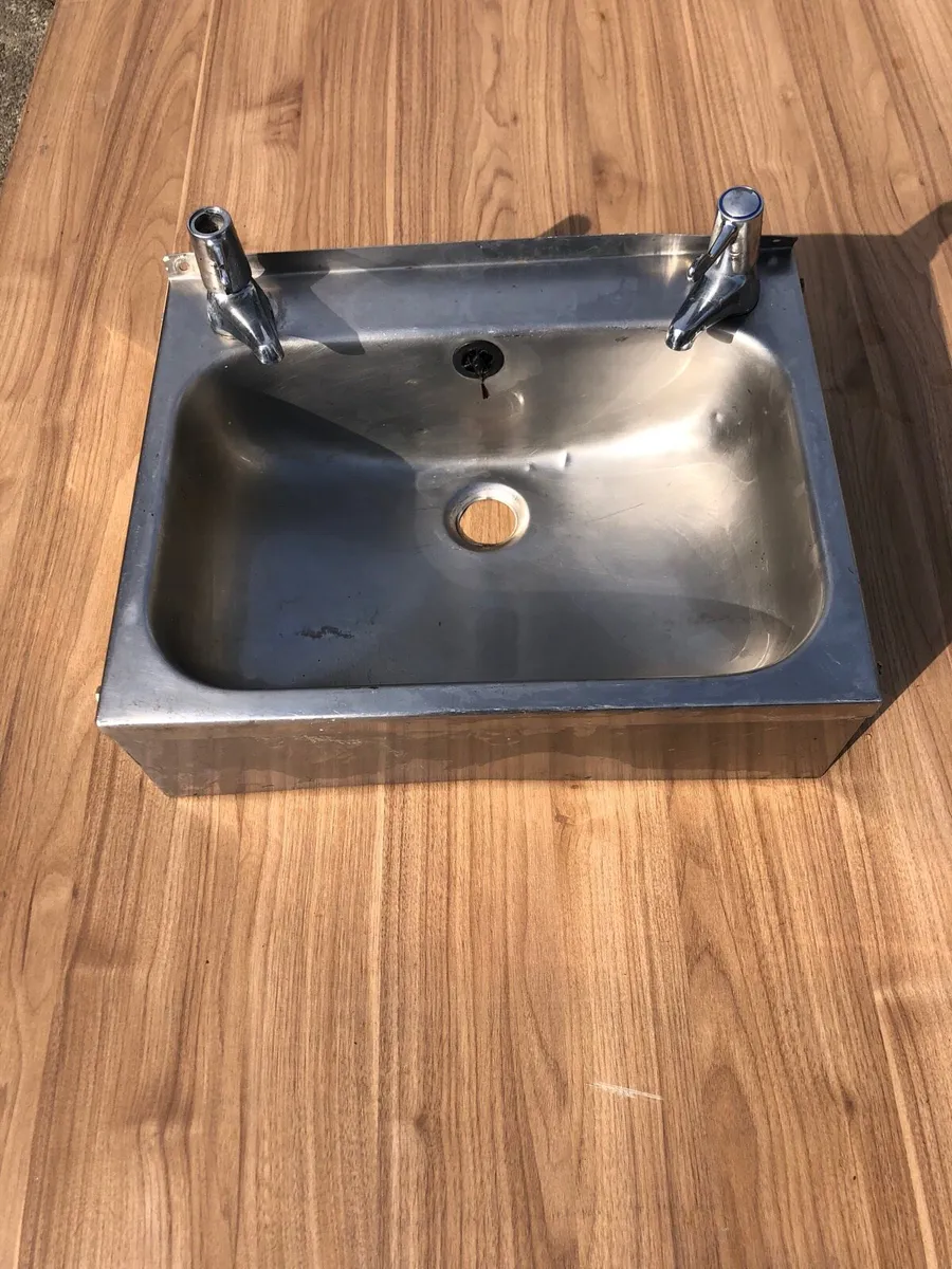 Stainless steel sink - Image 1