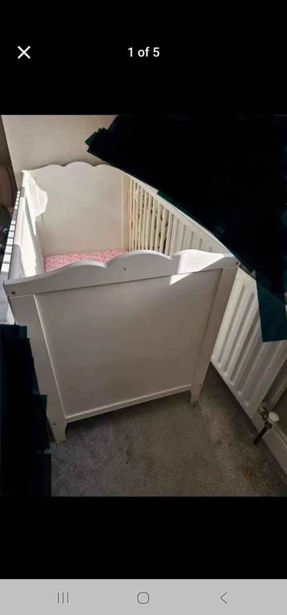 Baby cot and mattress - Image 1