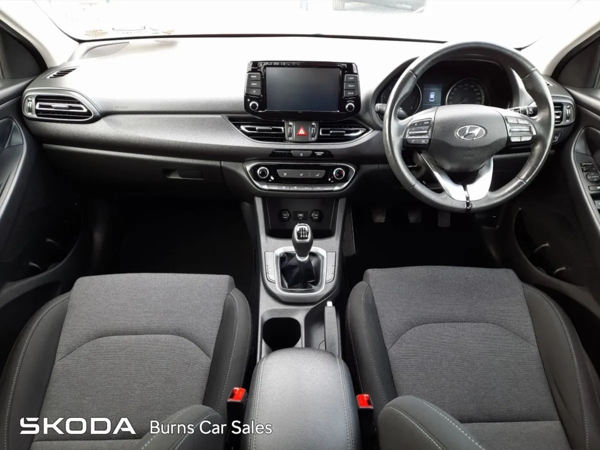 Hyundai i30 Diesel Deluxe - Image 3