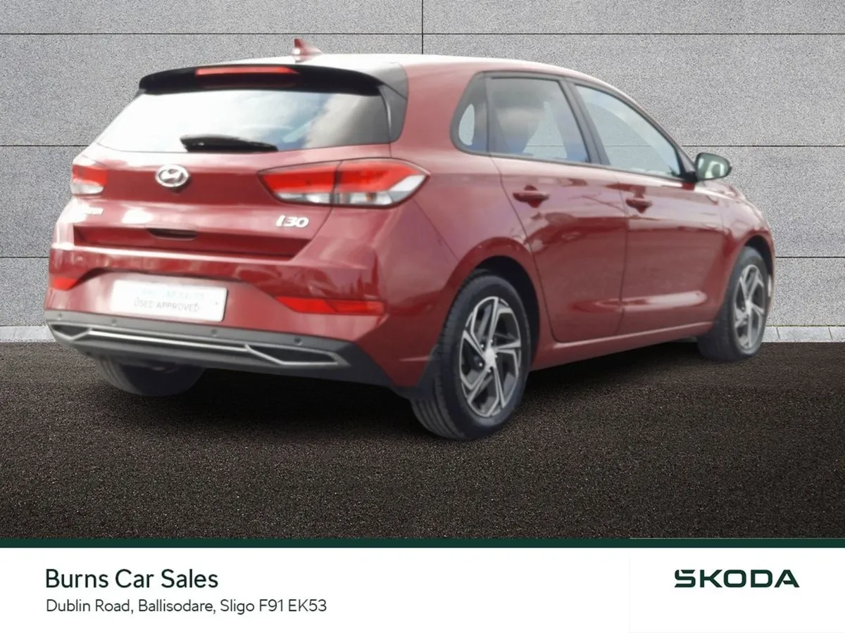 Hyundai i30 Diesel Deluxe - Image 4