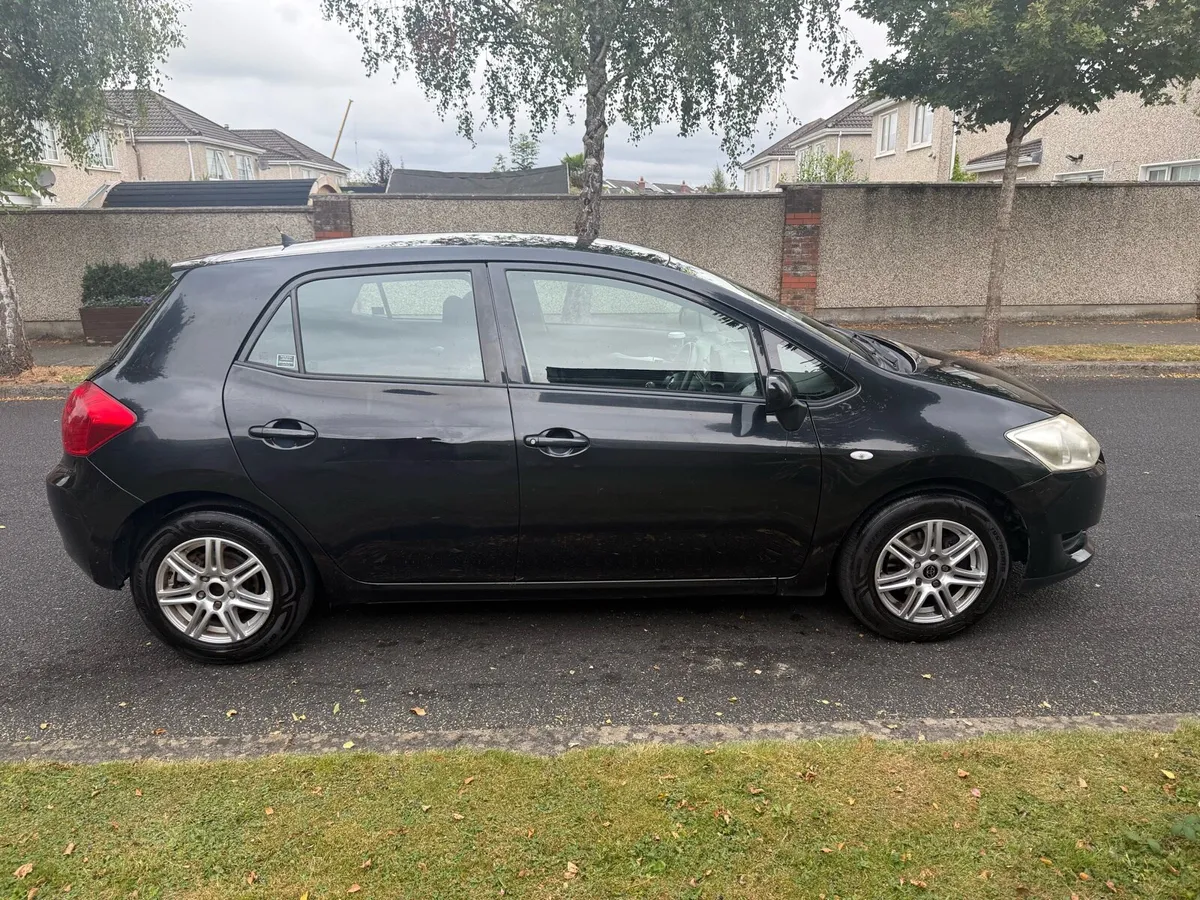 07 Toyota Auris - Image 2