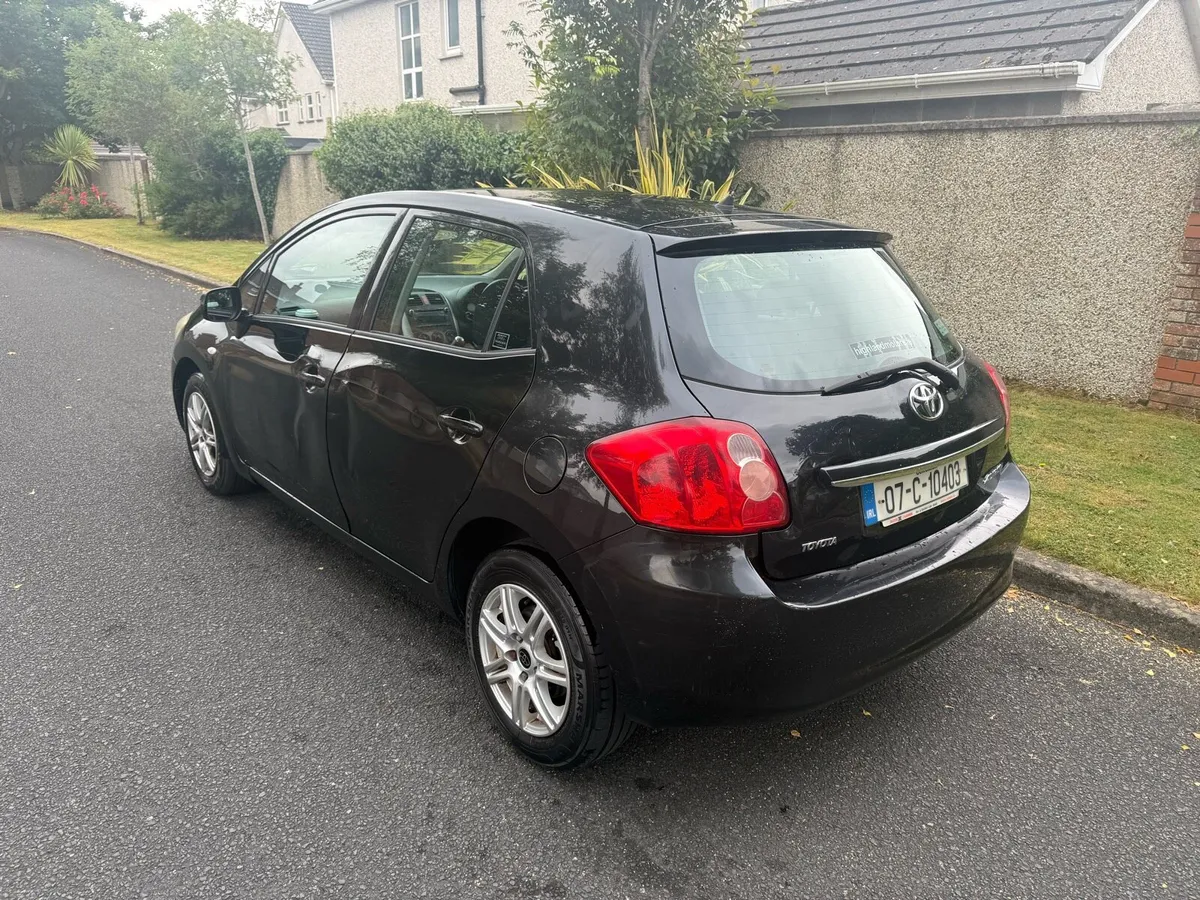 07 Toyota Auris - Image 4