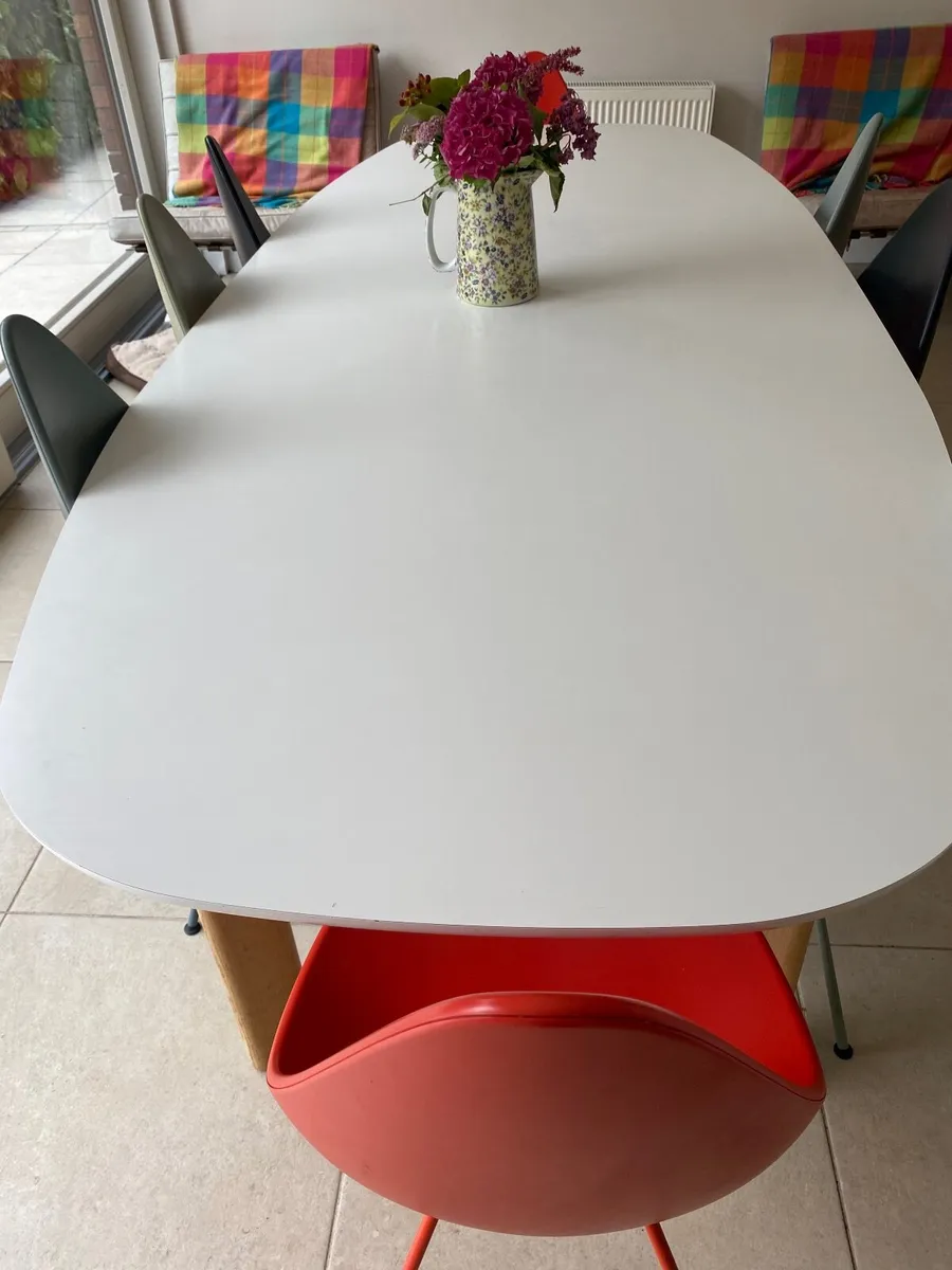 Danish design Dining room table and 8 chairs - Image 3