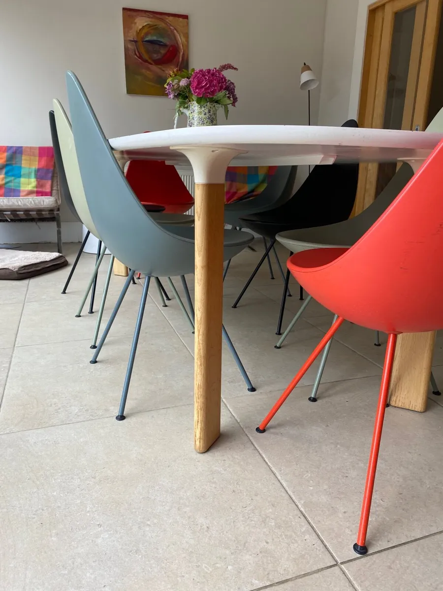 Danish design Dining room table and 8 chairs - Image 4