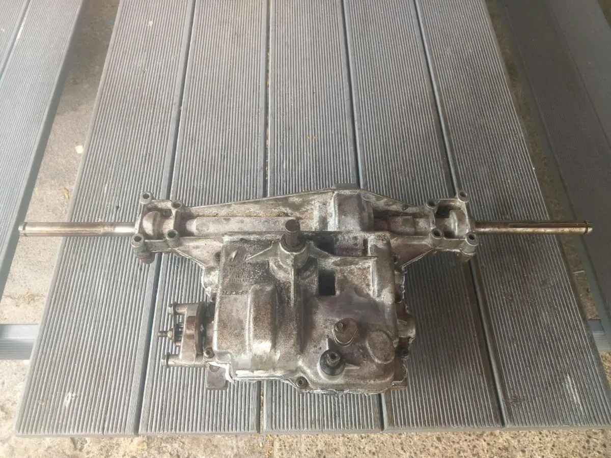 Spicer Dana 5 speed manual gearbox for sale - Image 1