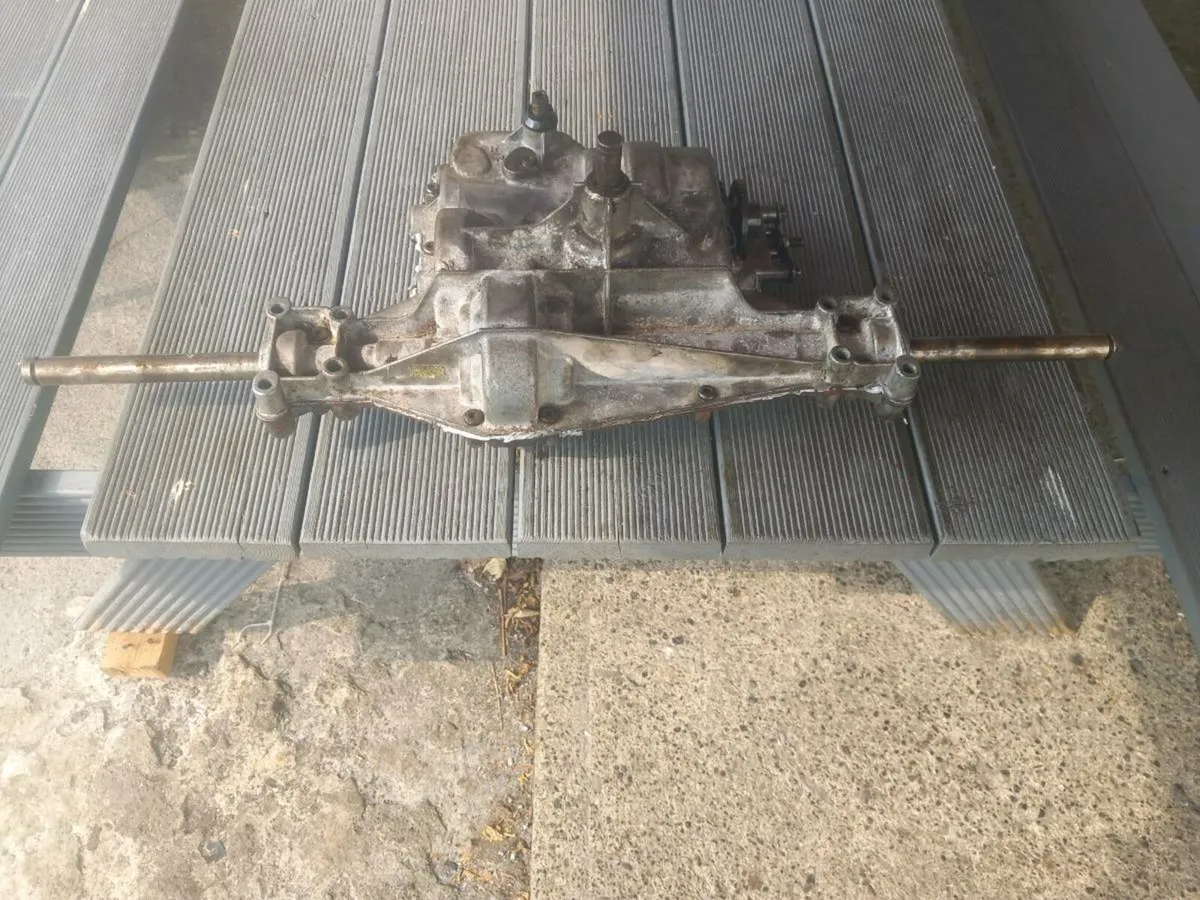 Spicer Dana 5 speed manual gearbox for sale - Image 2