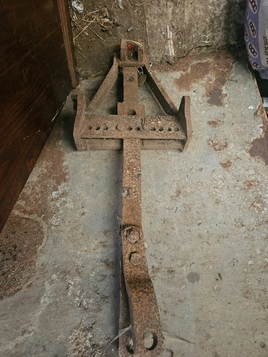 Hitch for massey ferguson 135 - Image 1