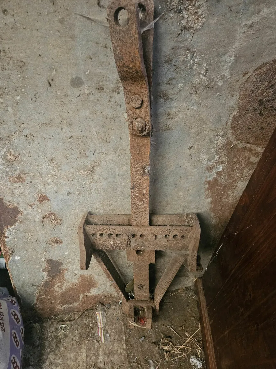 Hitch for massey ferguson 135 - Image 2