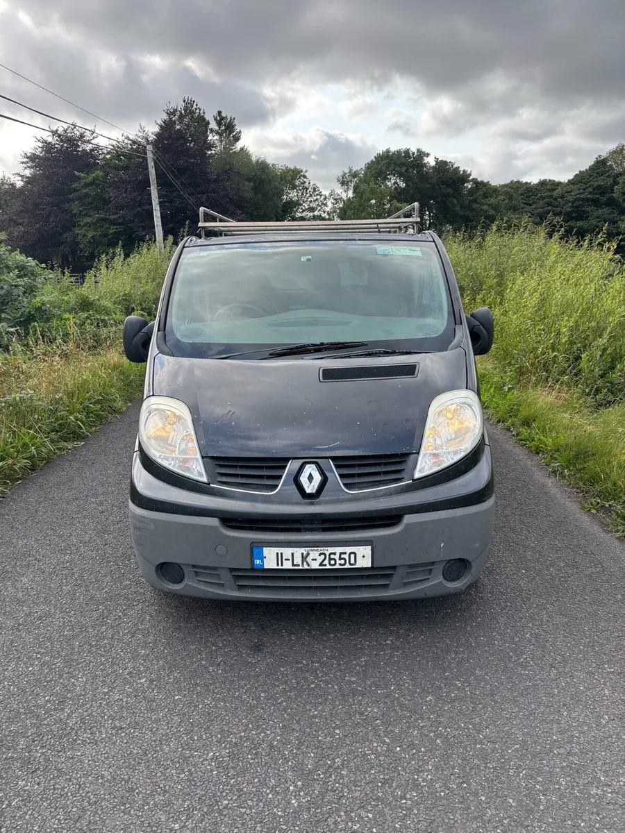 2011 Renault traffic long cvrt and taxed - Image 1