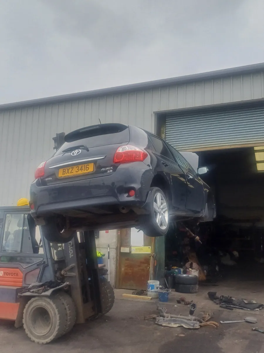 2009 TOYOTA AURIS 1.6 PETROL BREAKING - Image 2