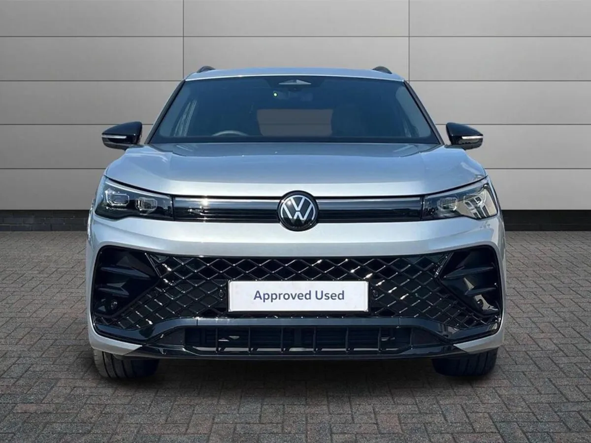 Volkswagen Tiguan Tiguan R-line Black Edition 2.0 - Image 4
